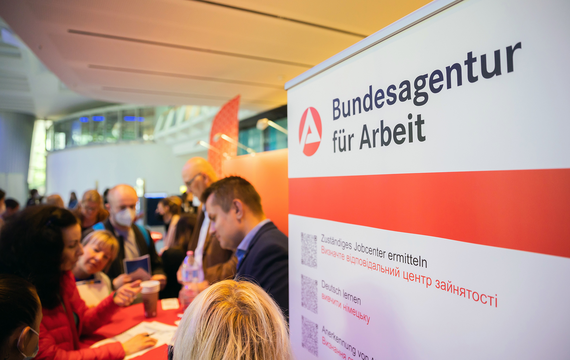 Правила с 1 июля. Будут ли лишать украинцев в Германии выплат за отсутствие по прописке